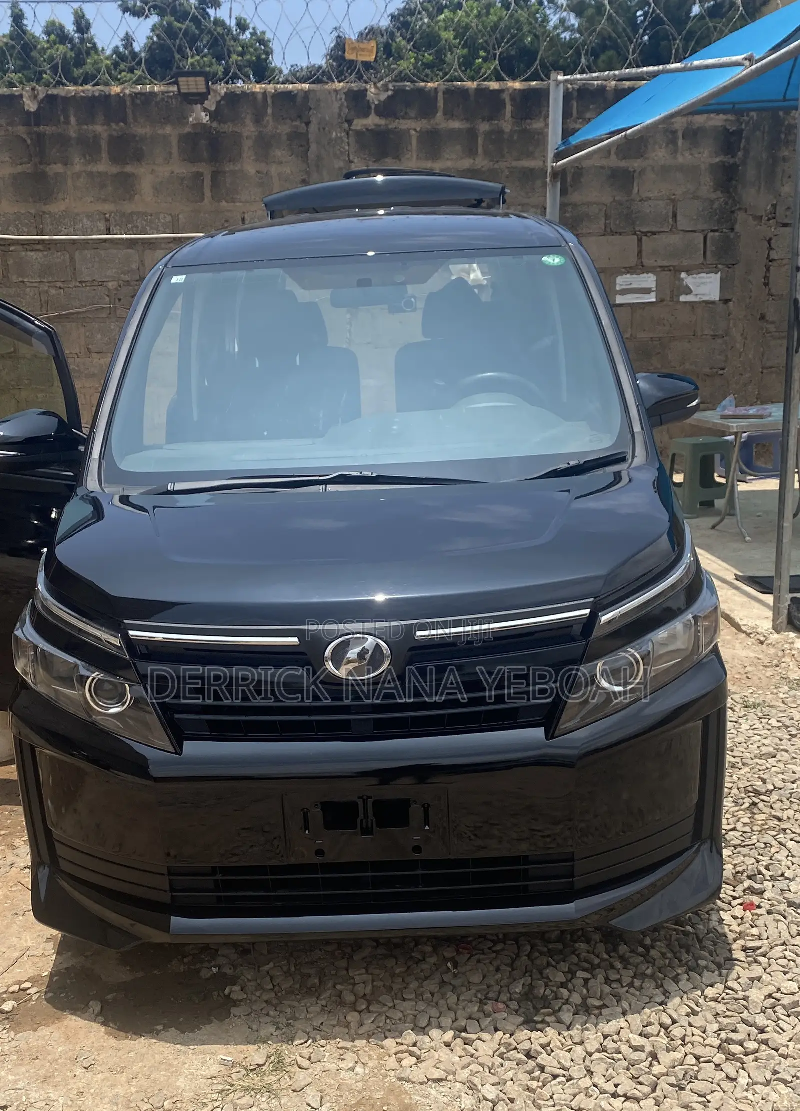 Toyota Voxy V 2WD 7-Seater 2014 Black