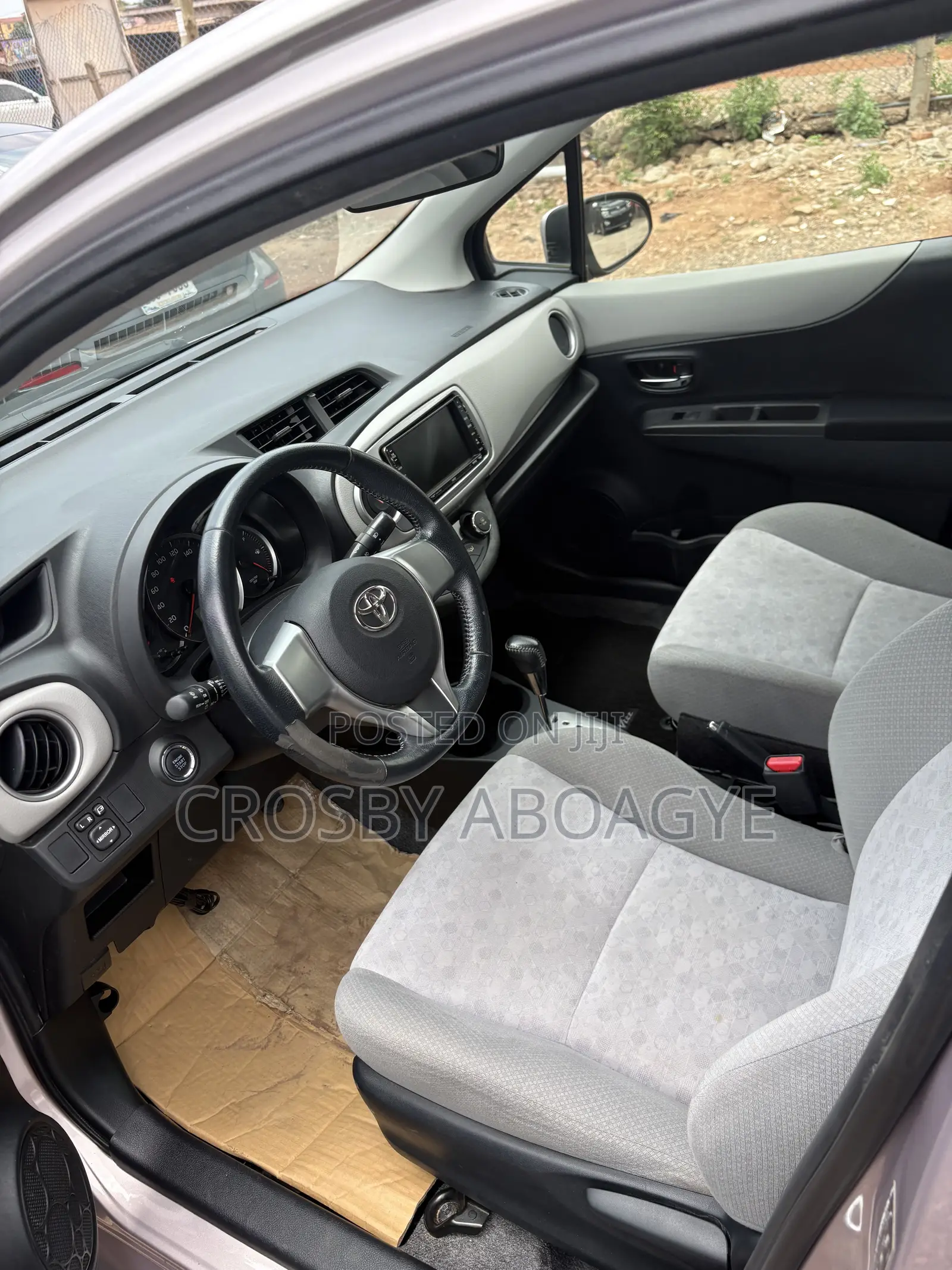 Toyota Vitz 1.3 FWD 5dr 2013 Silver