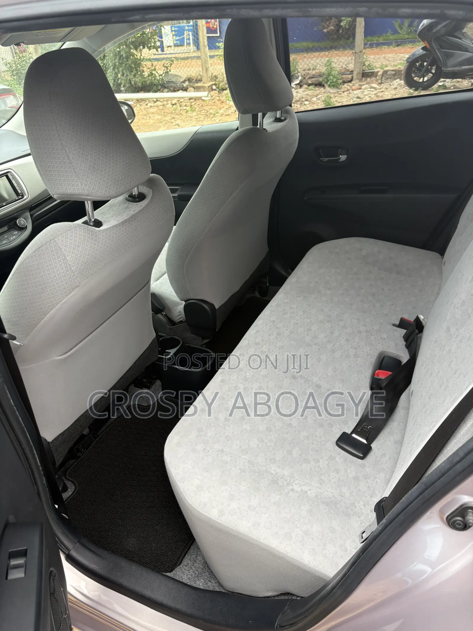 Toyota Vitz 1.3 FWD 5dr 2013 Silver