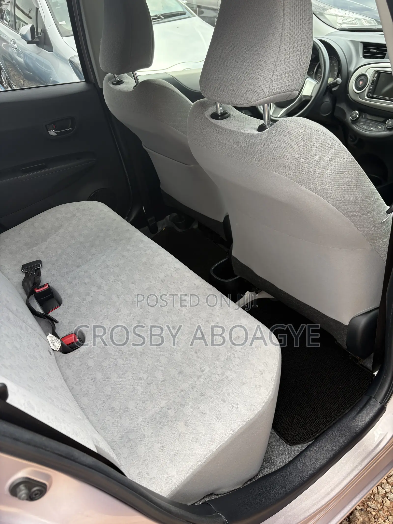 Toyota Vitz 1.3 FWD 5dr 2013 Silver