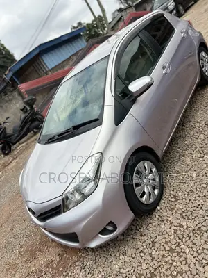 Toyota Vitz 1.3 FWD 5dr 2013 Silver