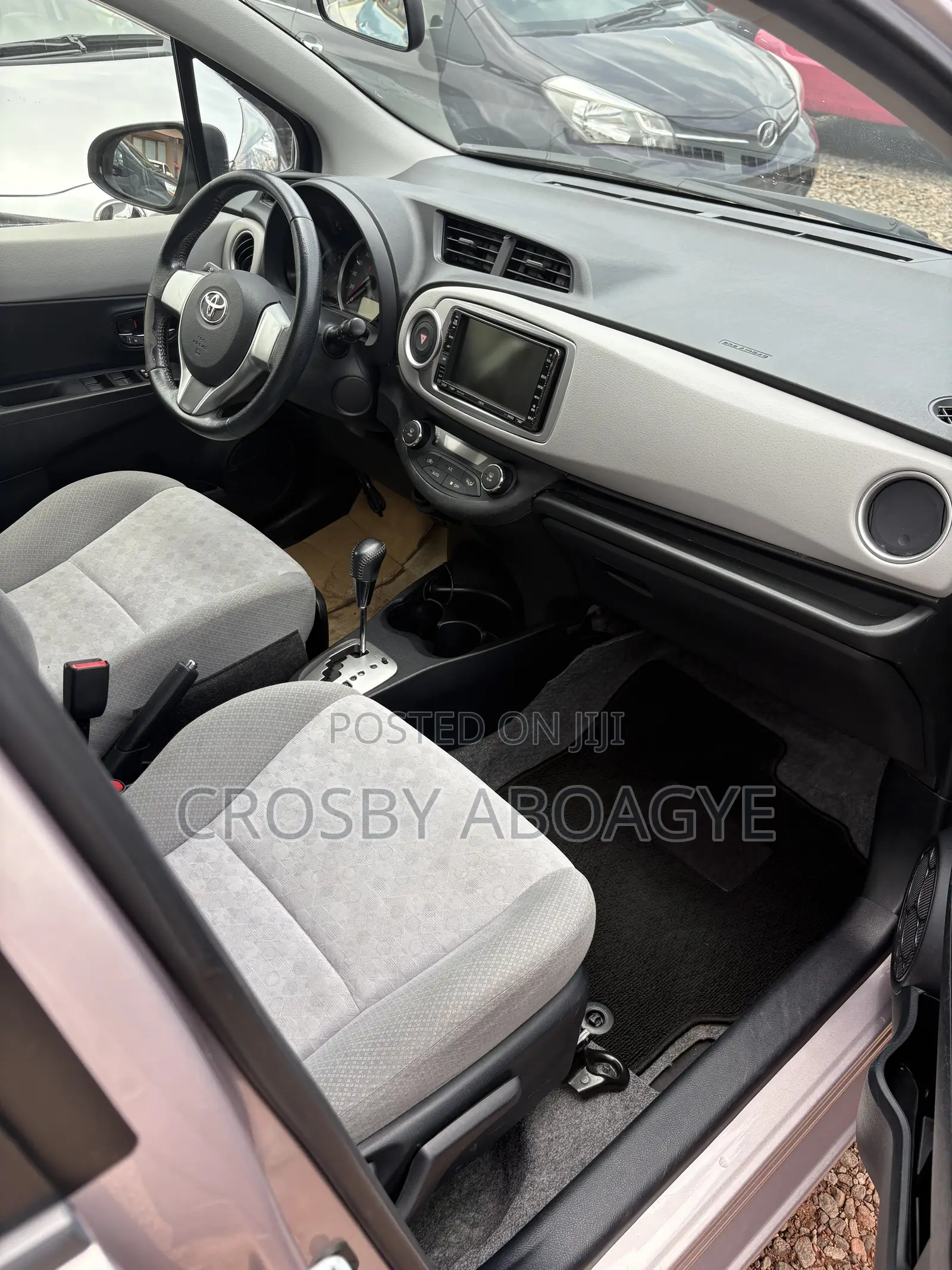 Toyota Vitz 1.3 FWD 5dr 2013 Silver