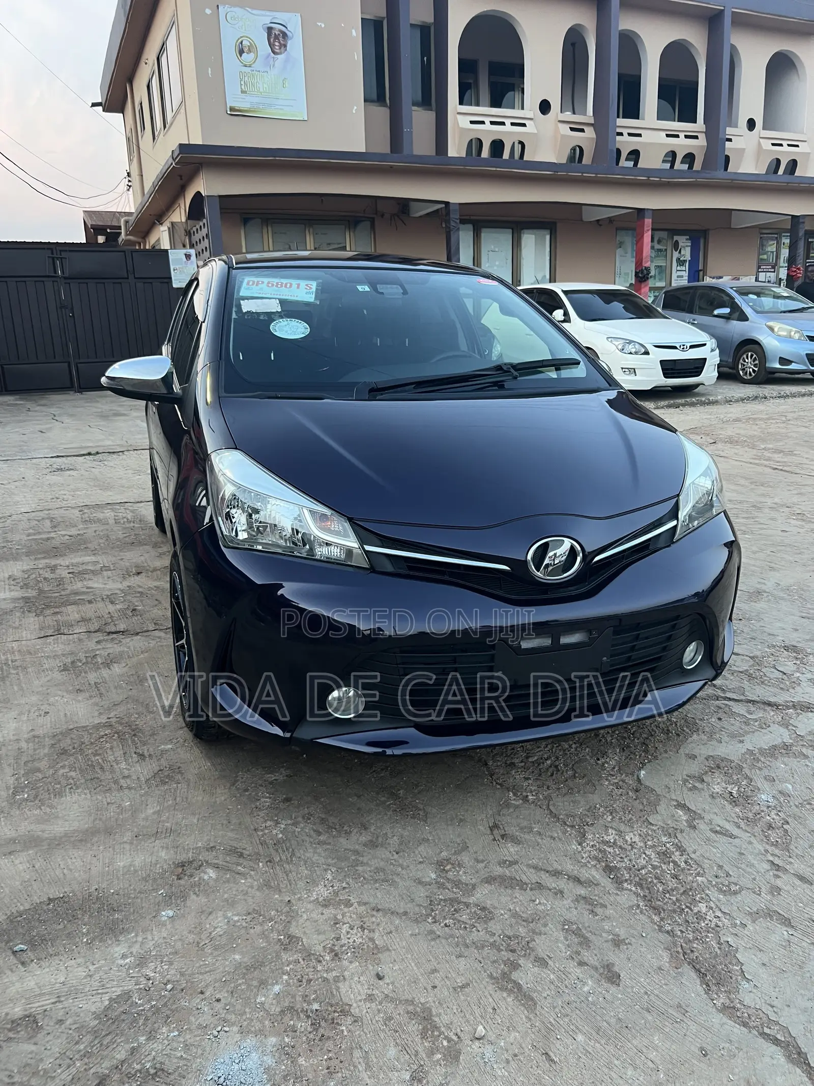 Toyota Vitz 1.0 FWD 5dr 2015 Purple
