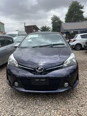 Toyota Vitz 1.0 FWD 5dr 2015 Purple