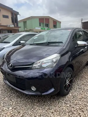 Toyota Vitz 1.0 FWD 5dr 2015 Purple