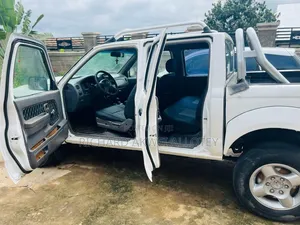 Nissan Hardbody 2002 White