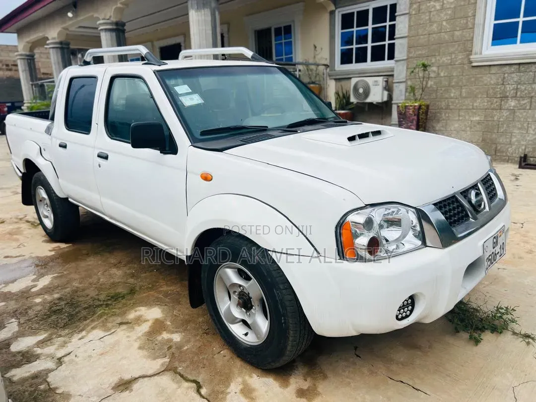 Nissan Hardbody 2002 White