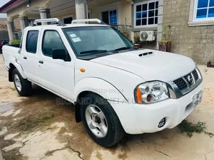 Nissan Hardbody 2002 White