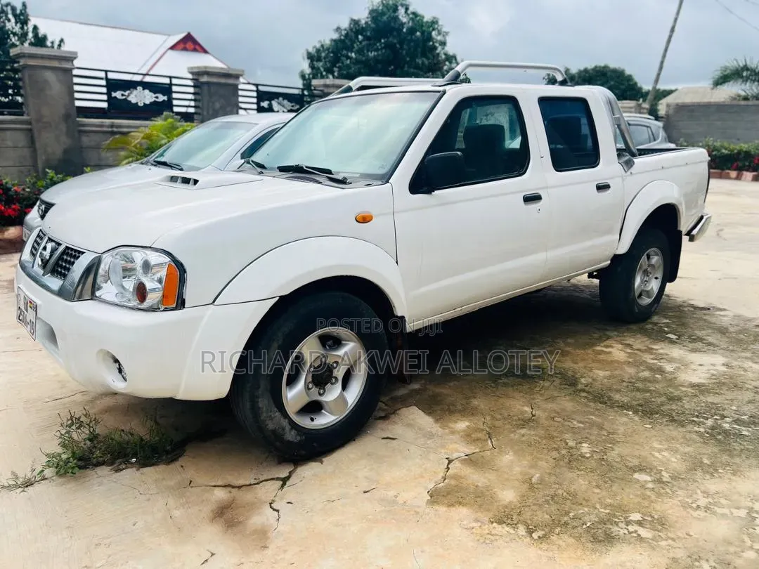 Nissan Hardbody 2002 White