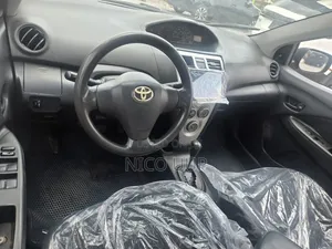 Toyota Yaris Base Sedan 4dr 2011 Matt Black