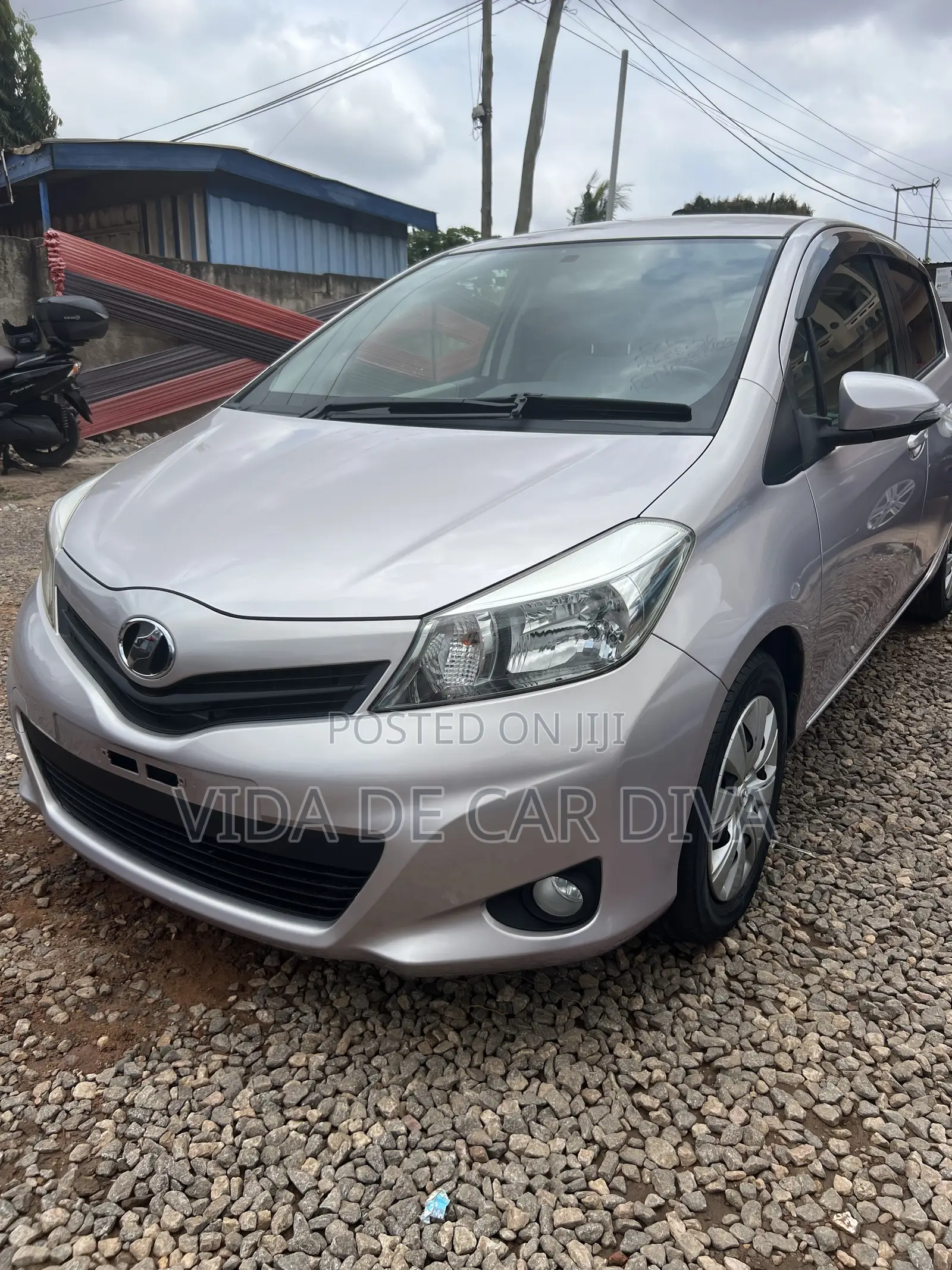 Toyota Vitz 1.3 AWD 5dr 2012 Silver