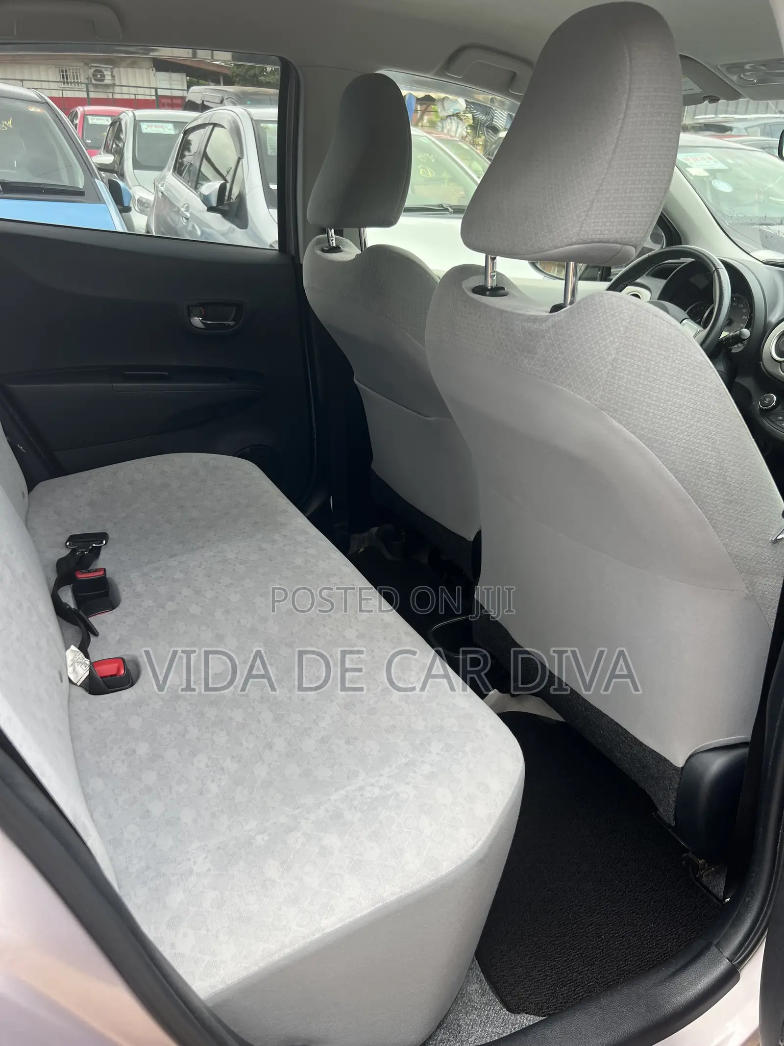 Toyota Vitz 1.3 AWD 5dr 2012 Silver