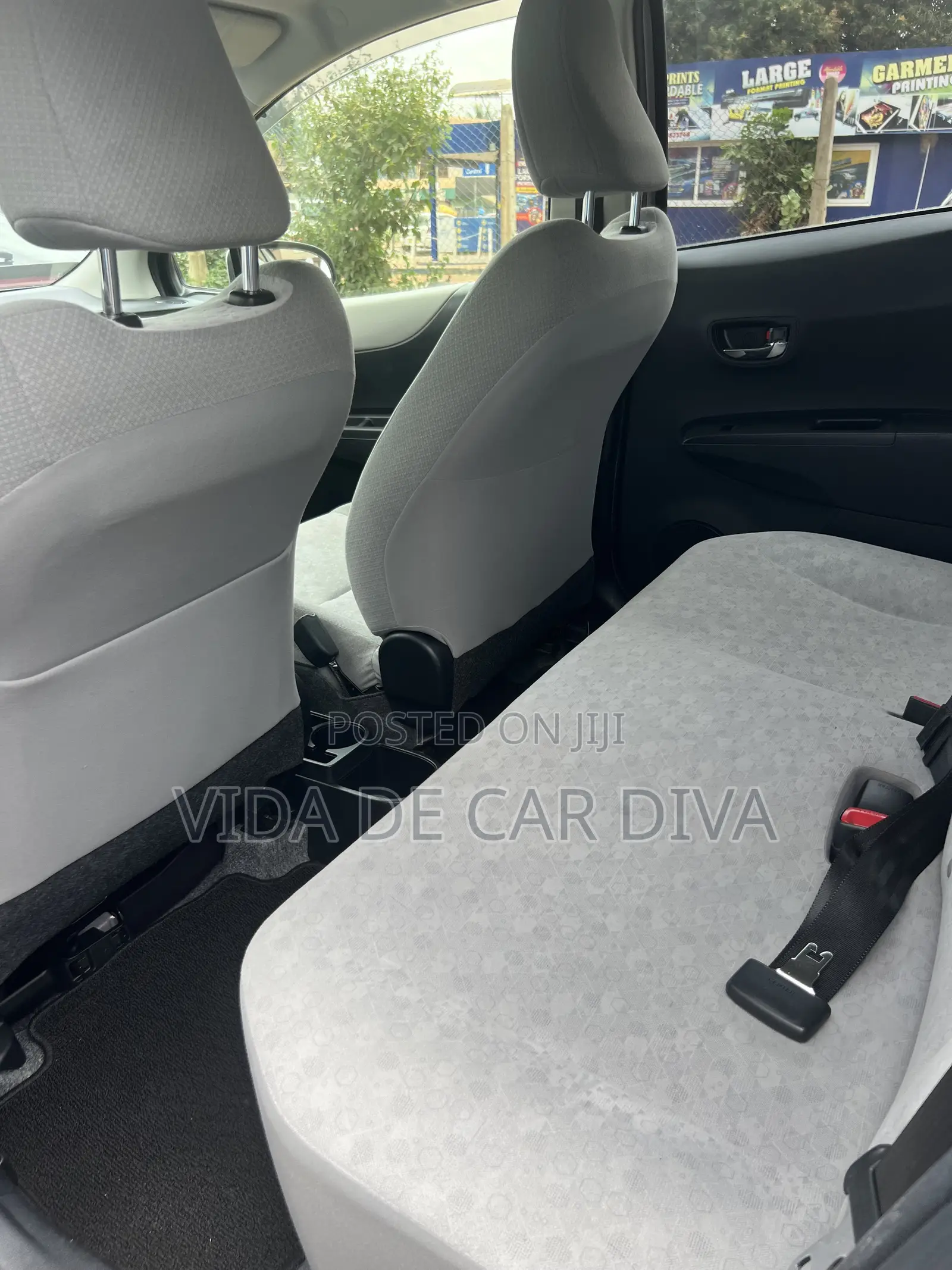 Toyota Vitz 1.3 AWD 5dr 2012 Silver