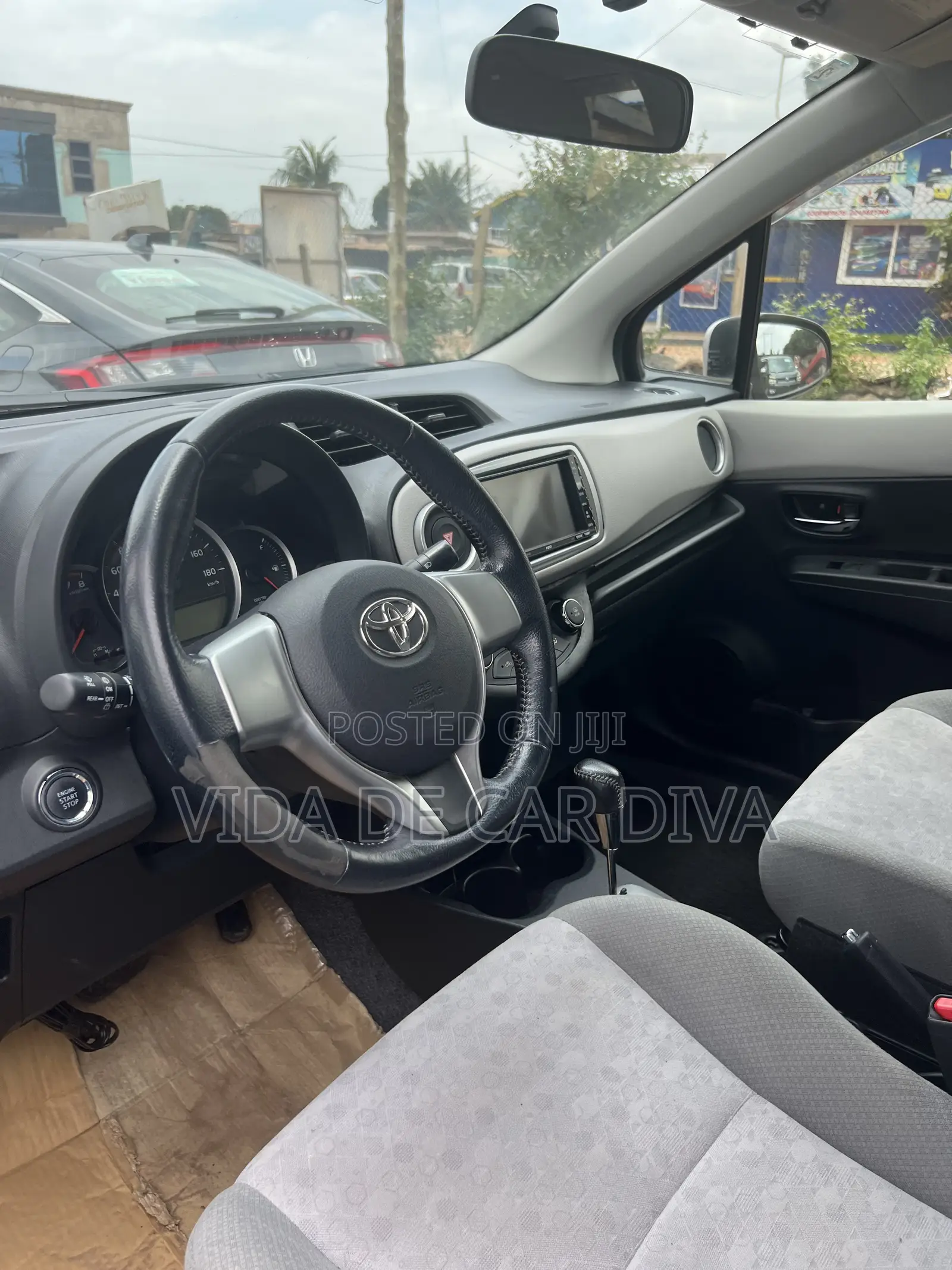 Toyota Vitz 1.3 AWD 5dr 2012 Silver