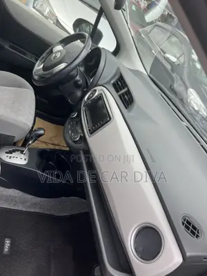 Toyota Vitz 1.3 AWD 5dr 2012 Silver
