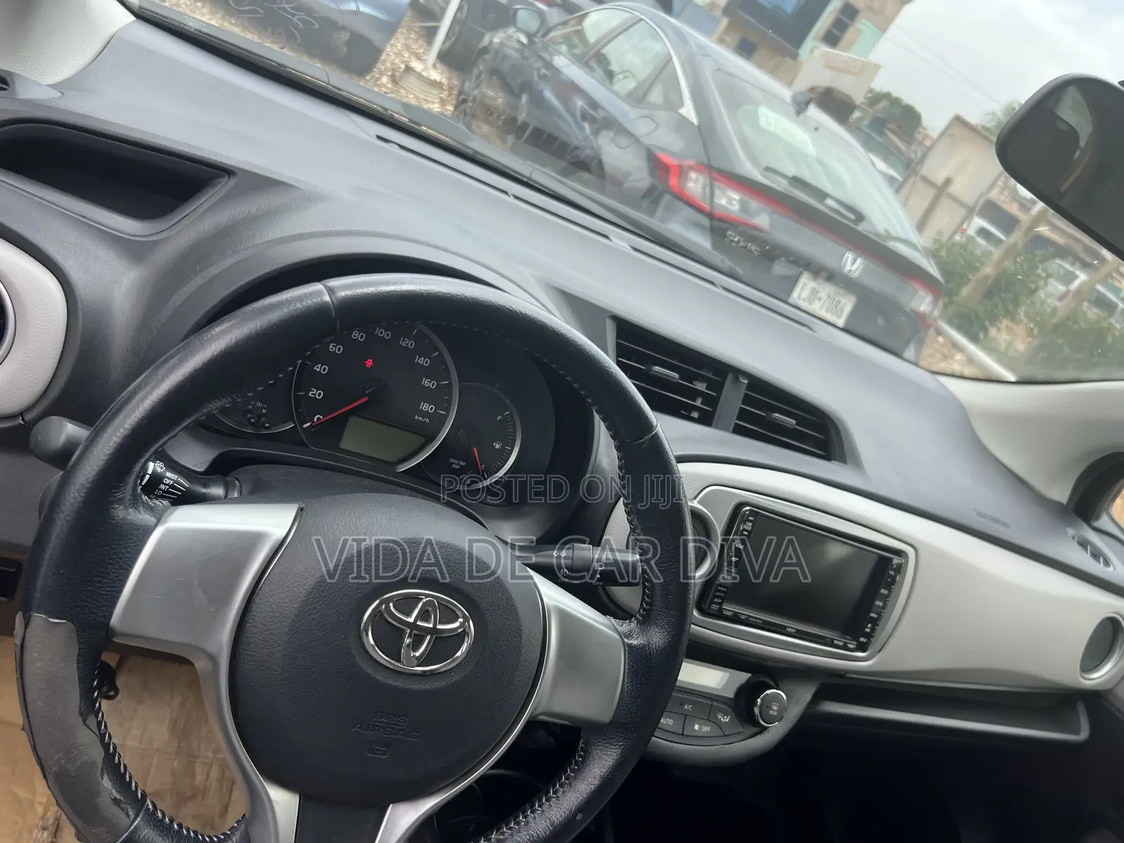 Toyota Vitz 1.3 AWD 5dr 2012 Silver