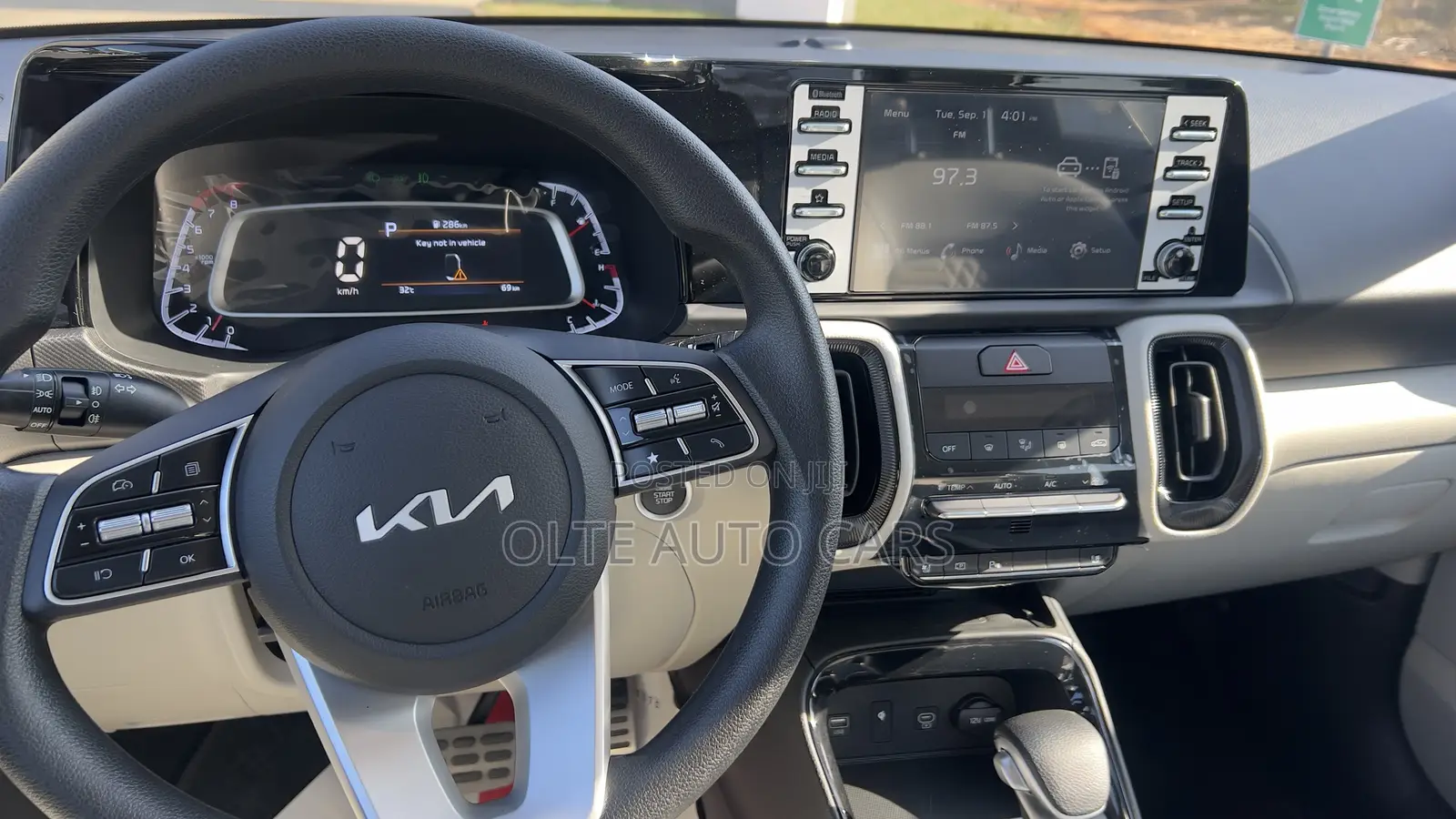 New Kia Sonet 1.5 Petrol FWD 2025 White