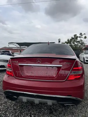 Mercedes-Benz C250 2014 Red