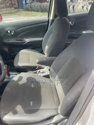 Nissan Versa 2013 Silver