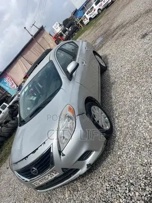Nissan Versa 2013 Silver
