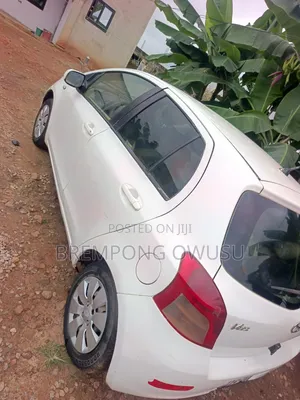 Toyota Vitz 2010 White