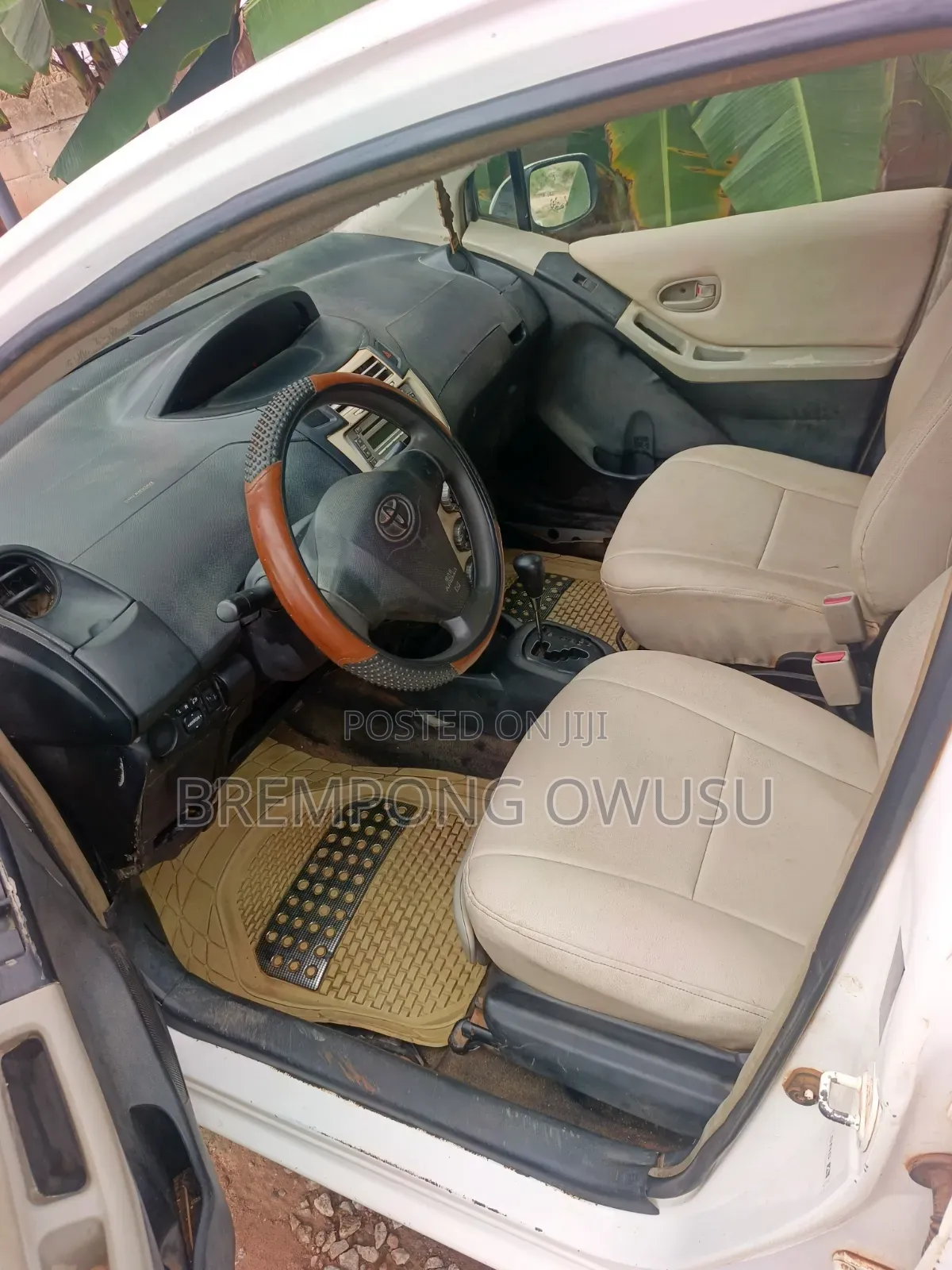 Toyota Vitz 2010 White