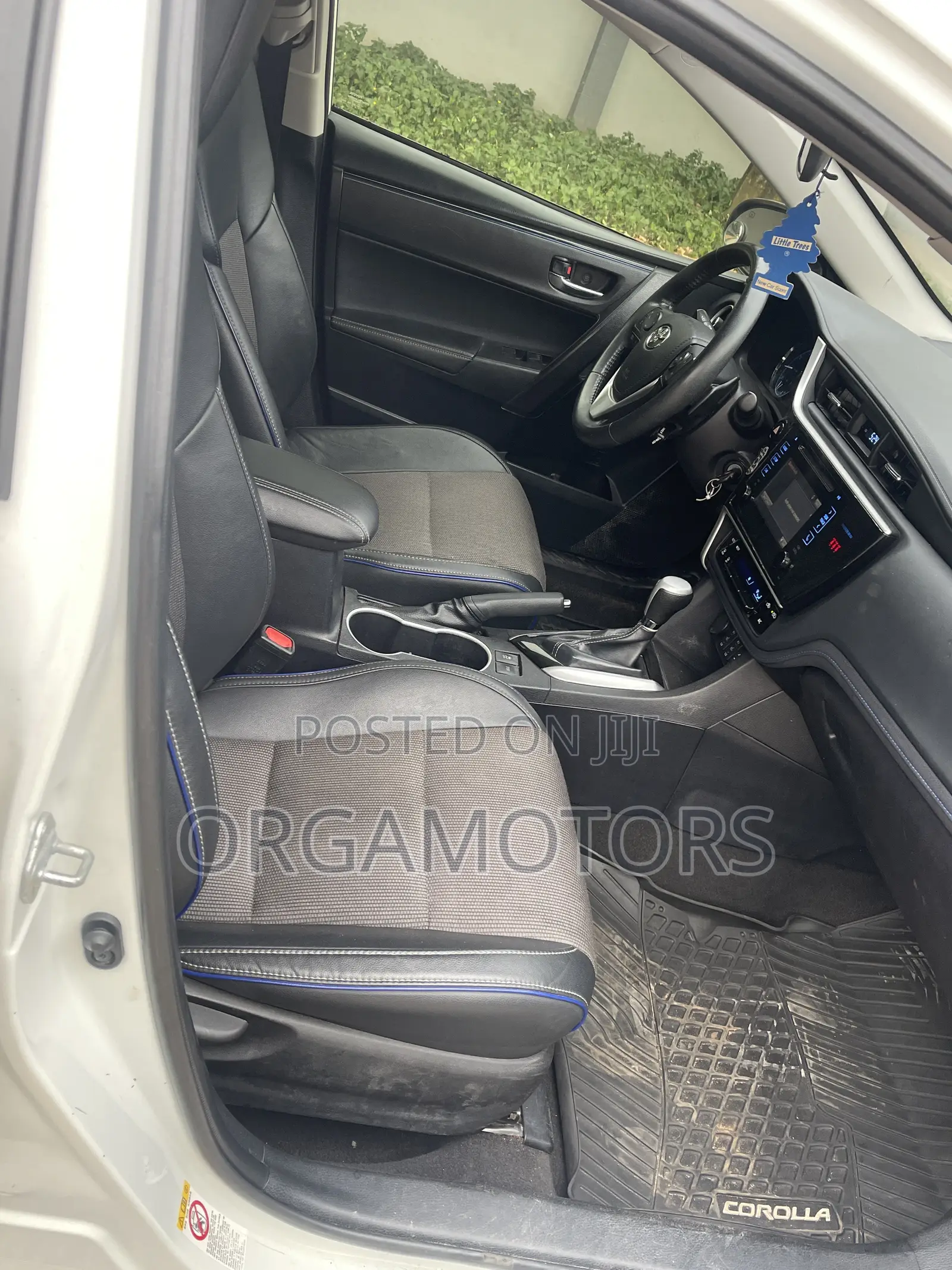 Toyota Corolla SE (1.8L 4cyl 2A) 2019 White
