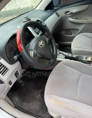 Toyota Corolla LE Special Edition 4dr Sedan (1.8L 4cyl 4A) 2013 Silver