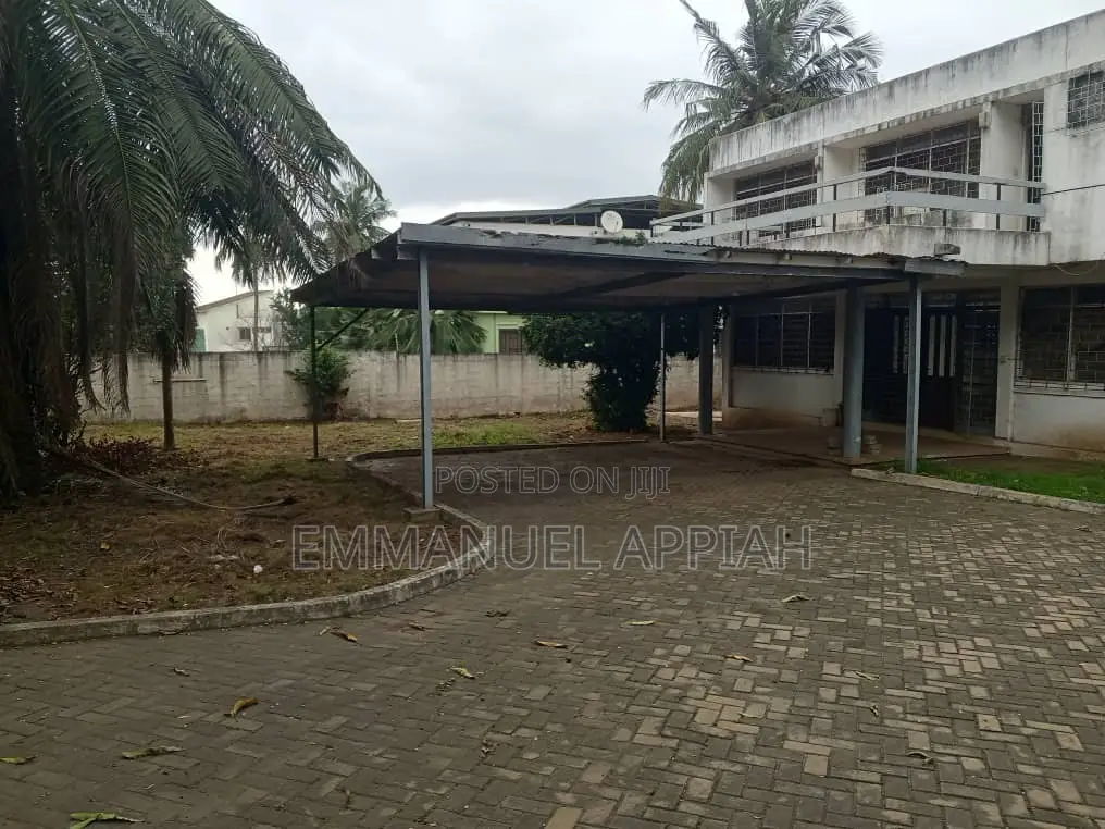 5bdrm House in Osu for sale