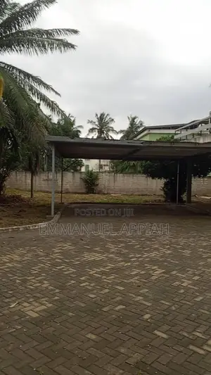 5bdrm House in Osu for sale