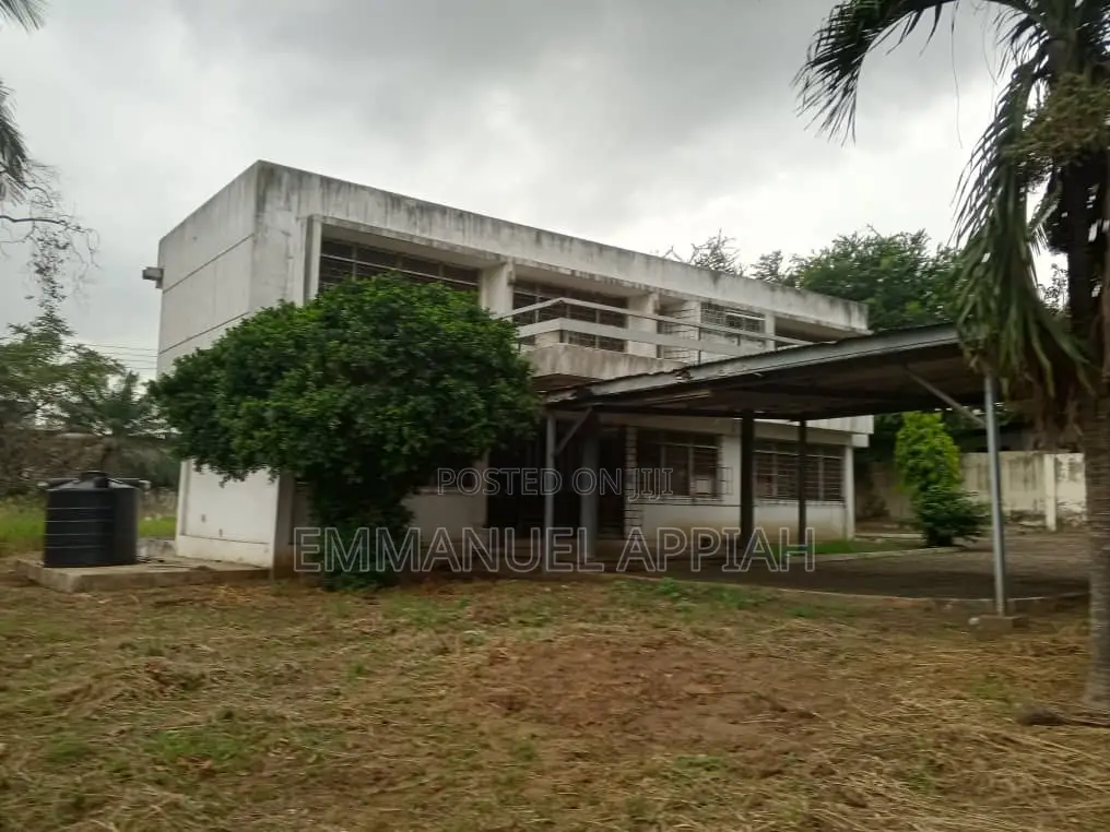 5bdrm House in Osu for sale