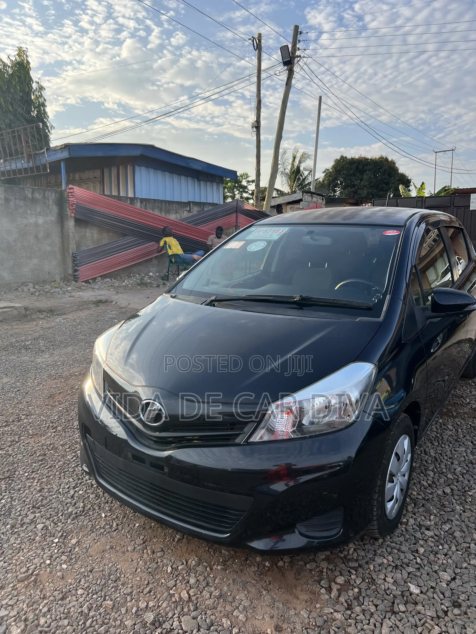 Toyota Vitz 1.3 FWD 5dr 2012 Black