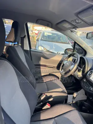 Toyota Vitz 1.3 FWD 5dr 2012 Black