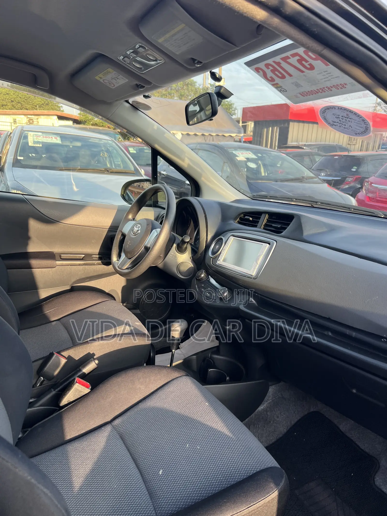 Toyota Vitz 1.3 FWD 5dr 2012 Black