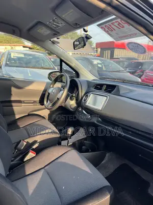 Toyota Vitz 1.3 FWD 5dr 2012 Black