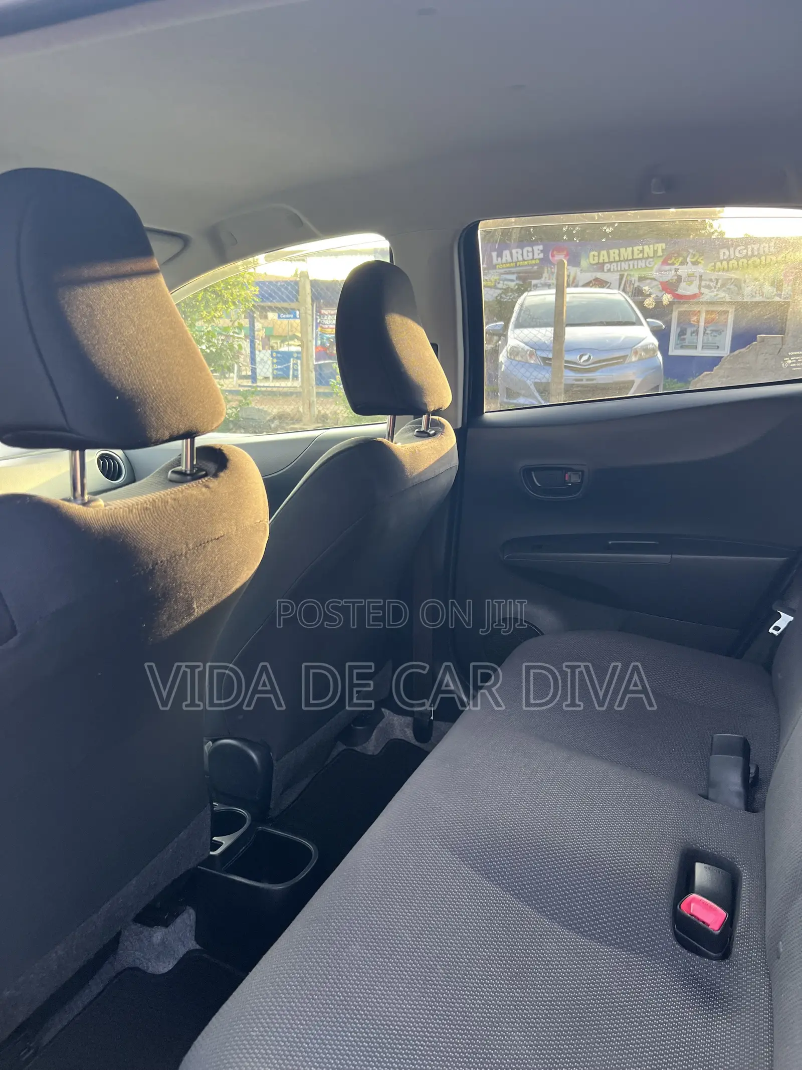 Toyota Vitz 1.3 FWD 5dr 2012 Black