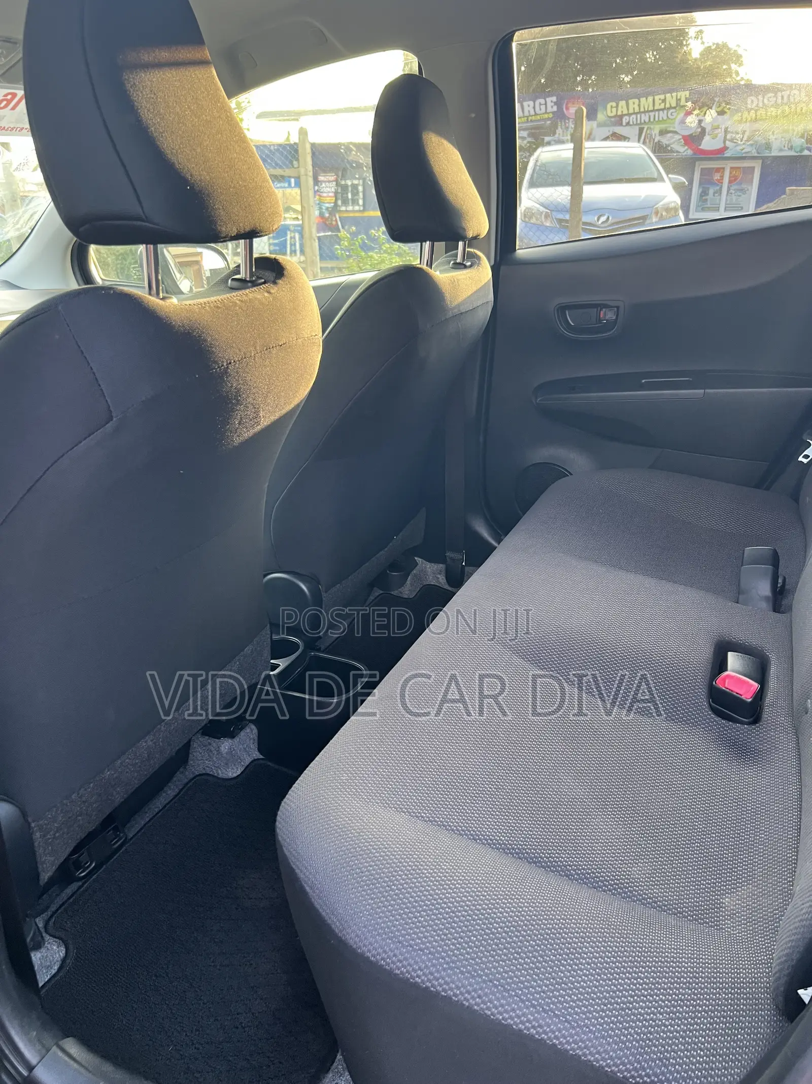 Toyota Vitz 1.3 FWD 5dr 2012 Black