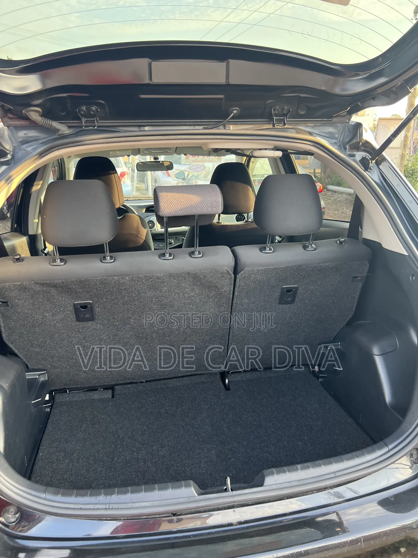 Toyota Vitz 1.3 FWD 5dr 2012 Black