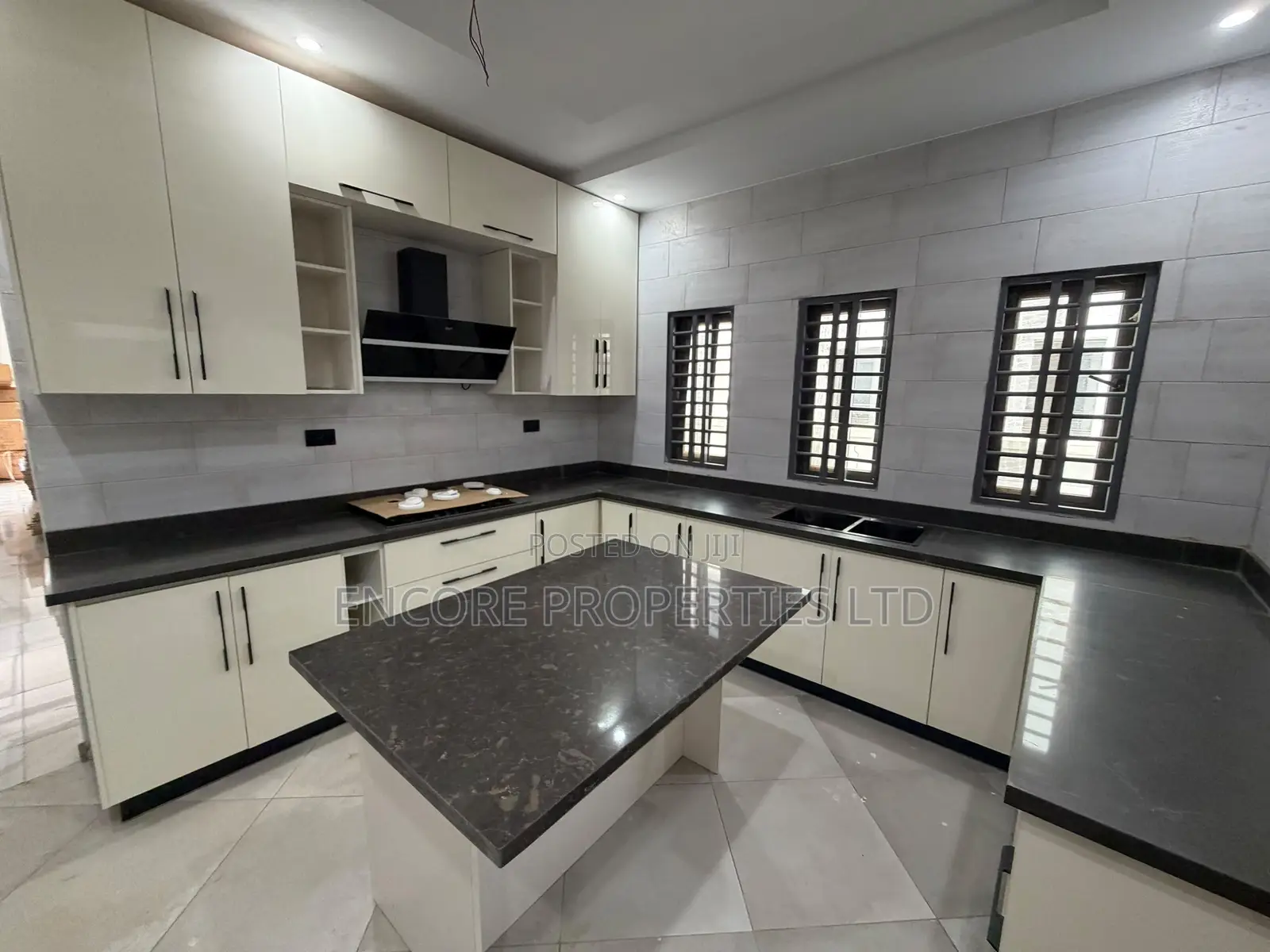 4bdrm House in Oyarifa for sale