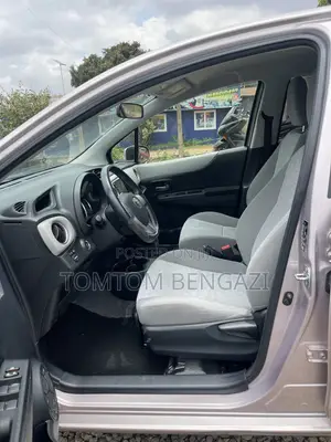 Toyota Vitz 1.3 AWD 5dr 2012 Silver