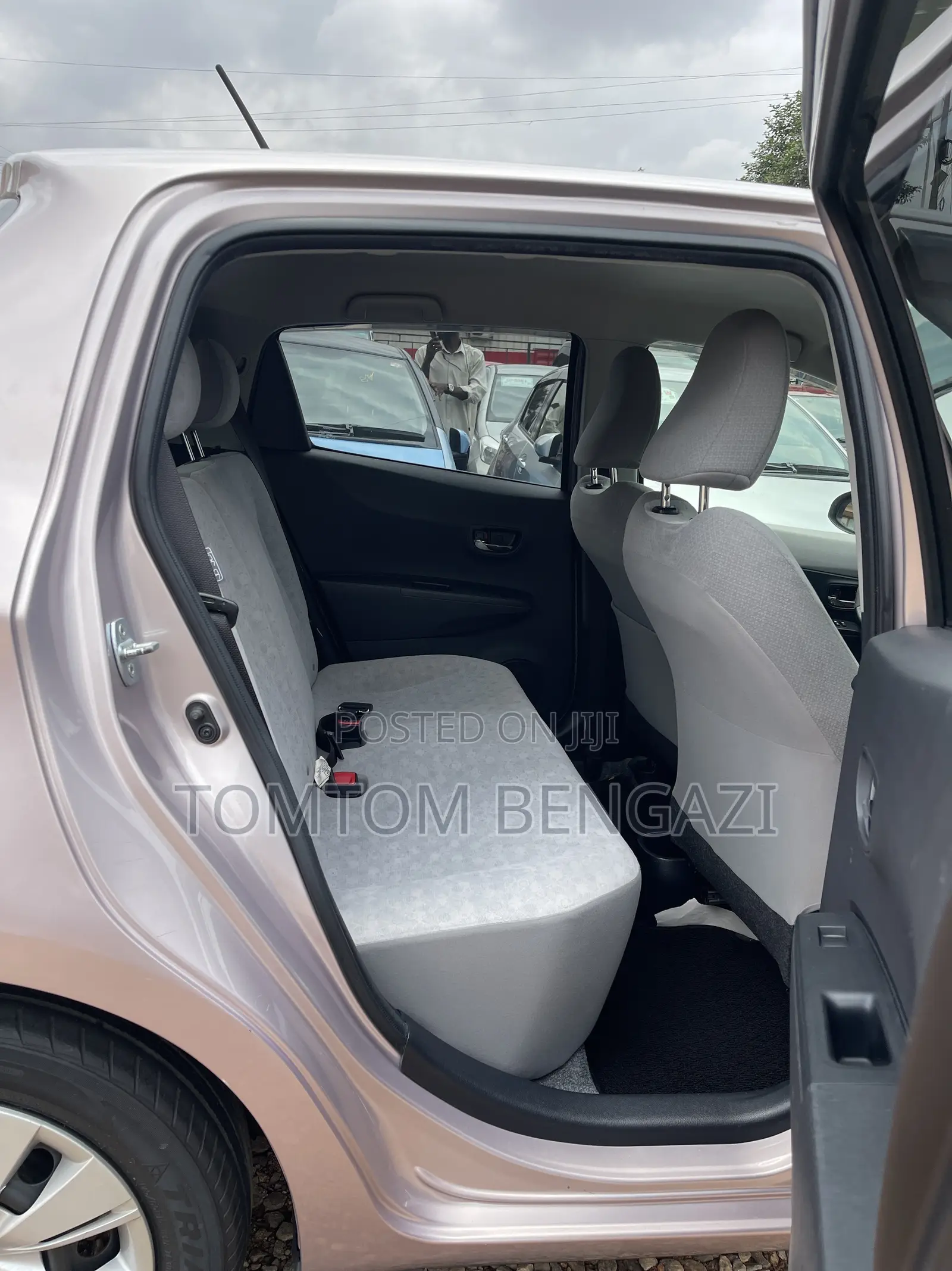 Toyota Vitz 1.3 AWD 5dr 2012 Silver