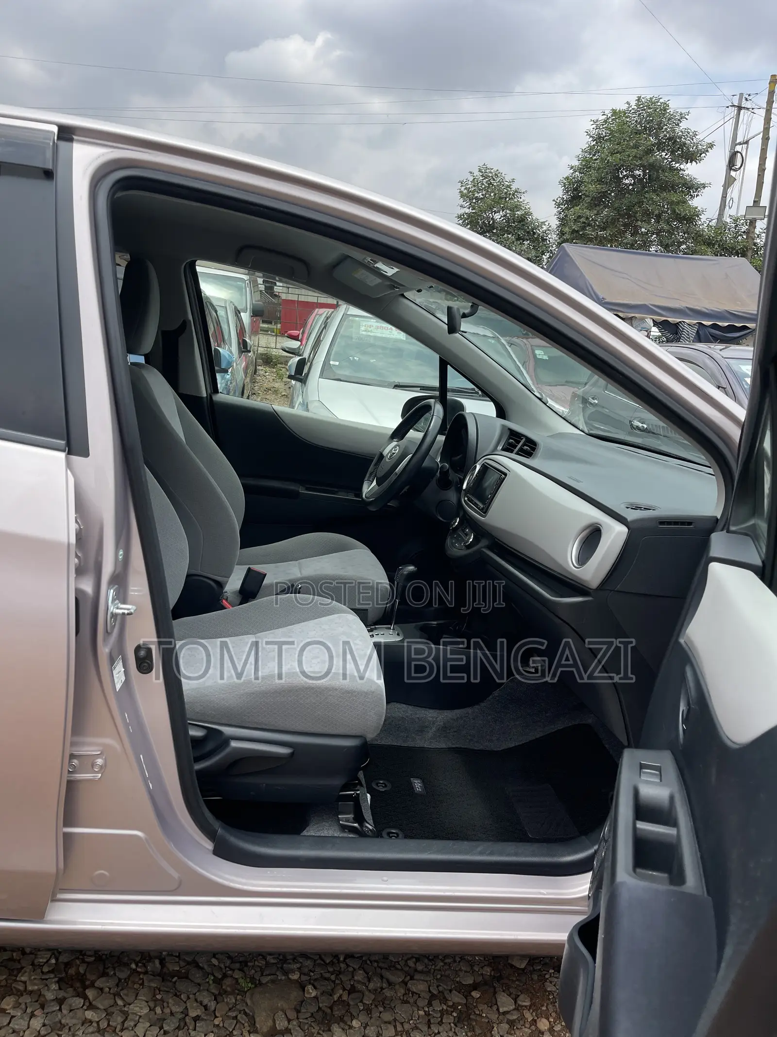 Toyota Vitz 1.3 AWD 5dr 2012 Silver