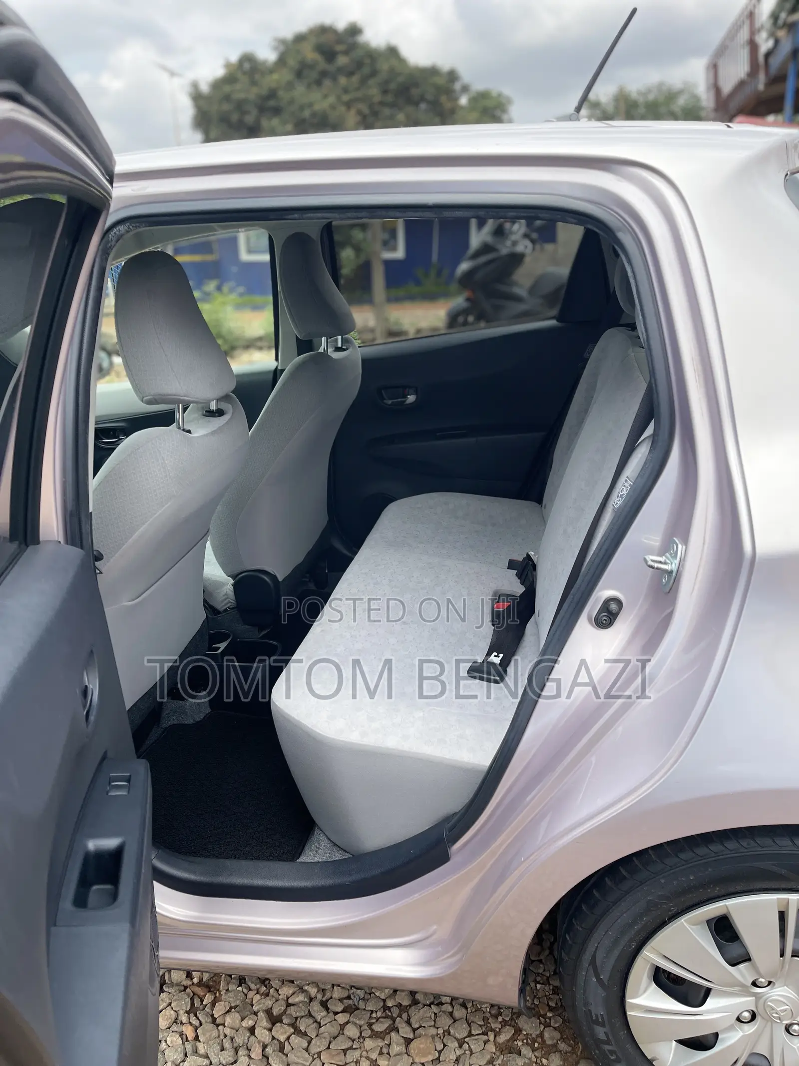 Toyota Vitz 1.3 AWD 5dr 2012 Silver