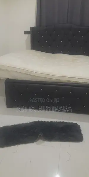 Durable King Sized Bed and Foreign Mattress