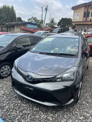 Toyota Vitz 1.3 FWD 5dr 2015 Gray