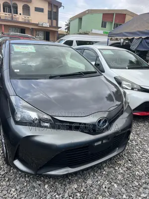 Toyota Vitz 1.3 FWD 5dr 2015 Gray