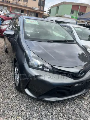 Toyota Vitz 1.3 FWD 5dr 2015 Gray