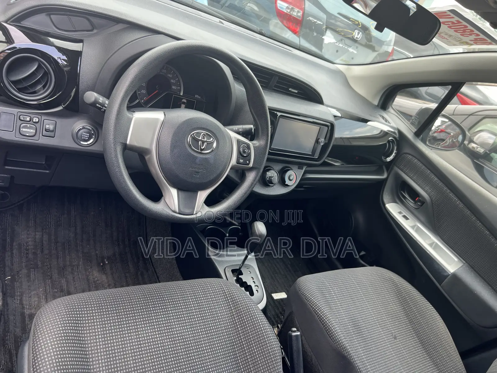 Toyota Vitz 1.3 FWD 5dr 2015 Gray