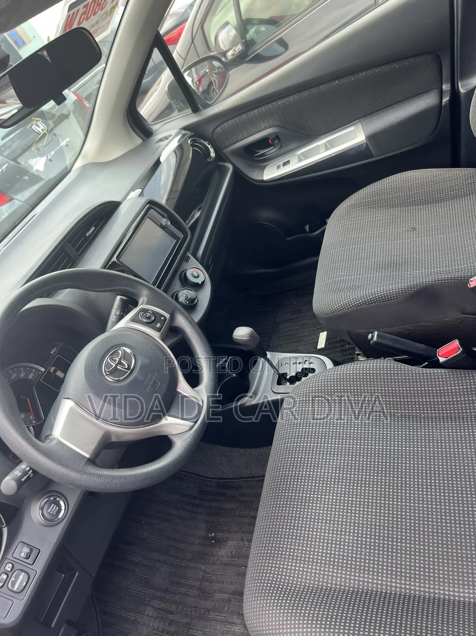 Toyota Vitz 1.3 FWD 5dr 2015 Gray