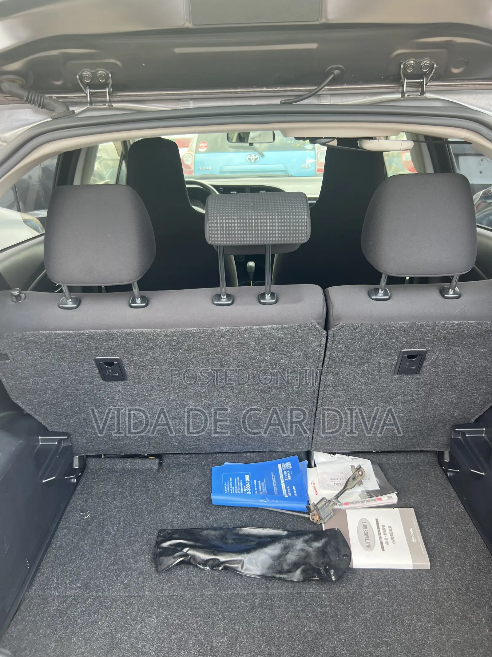 Toyota Vitz 1.3 FWD 5dr 2015 Gray